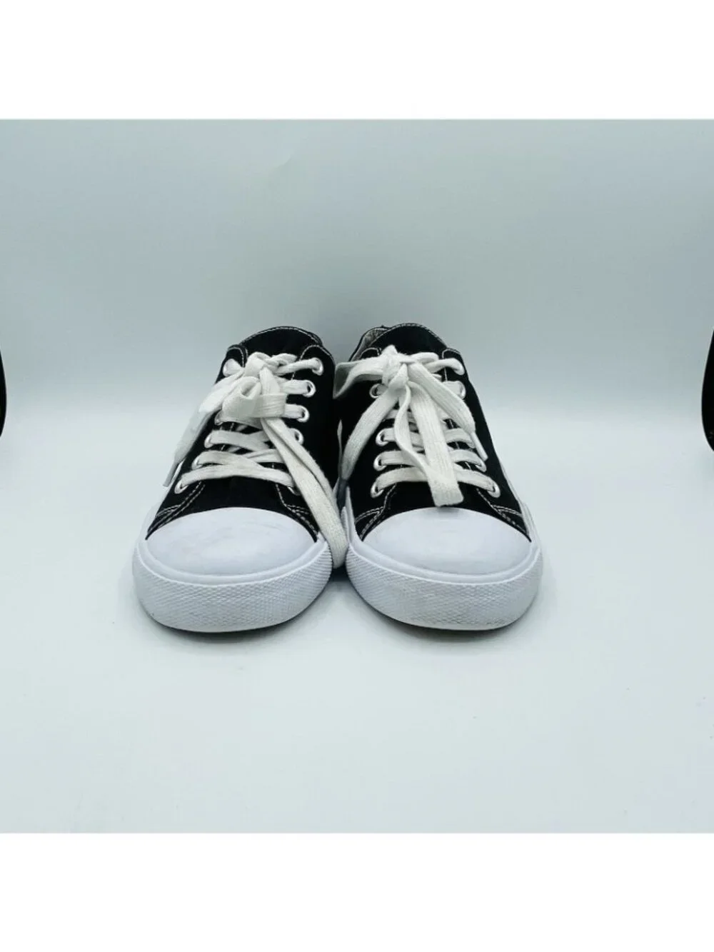 Mossimo Supply Co. Shoes Womens Size 8 Black White Comfort Sneakers Lace Up